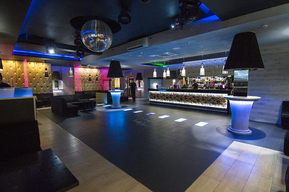 Interior photography: Music club & restaurant