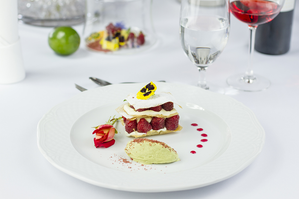 Food photography & styling: Raspberry dessert